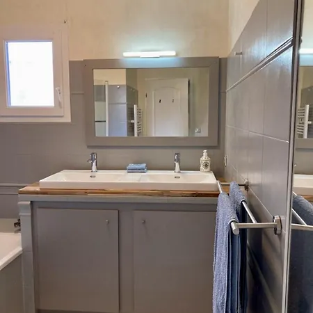 Alpha Centauri Vila *